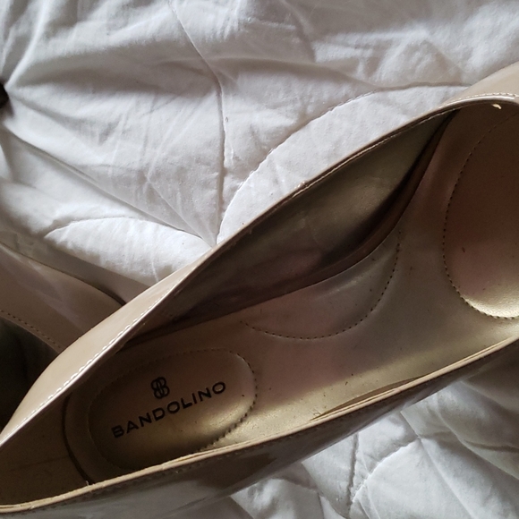 Bandolino taupe patent leather heels! - Picture 3 of 5